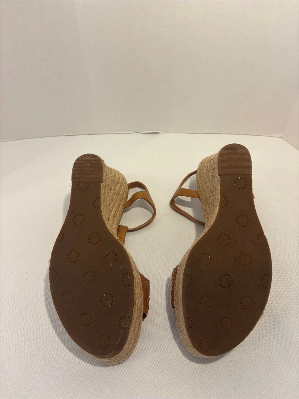 UGG Women’s Tan Braided Strap Espadrille Wedge Leather Sandals. Size 8.5